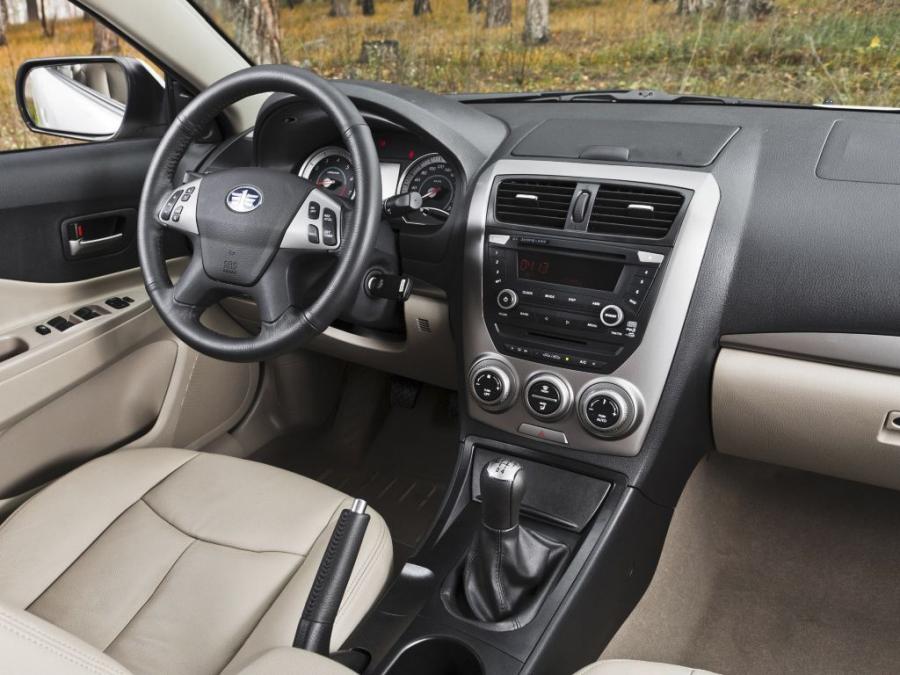 Интерьер FAW Besturn B50 2011 года  (фото 15 из 15)